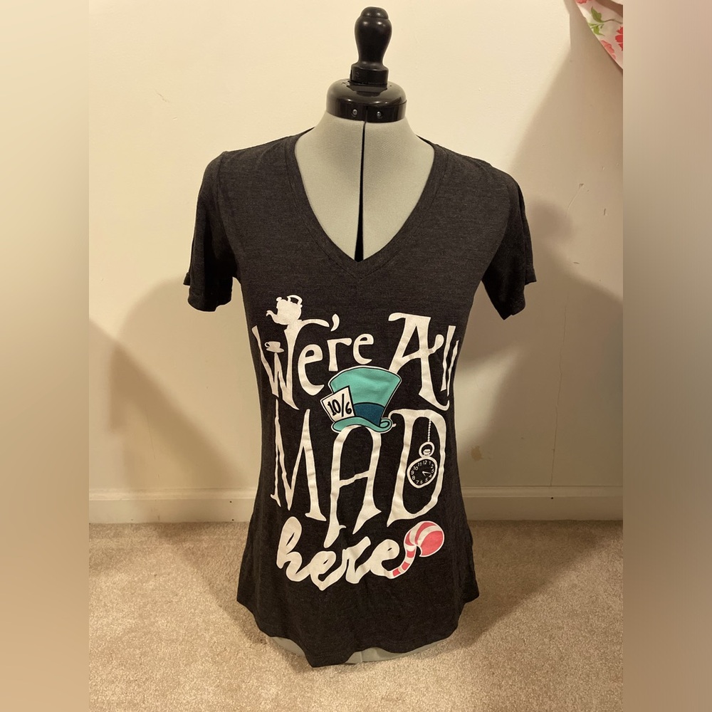 Disney Alice in the Wonderland XL V-Neck Shirt